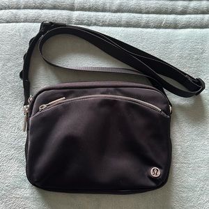 Lululemon city adventurer crossbody. Black